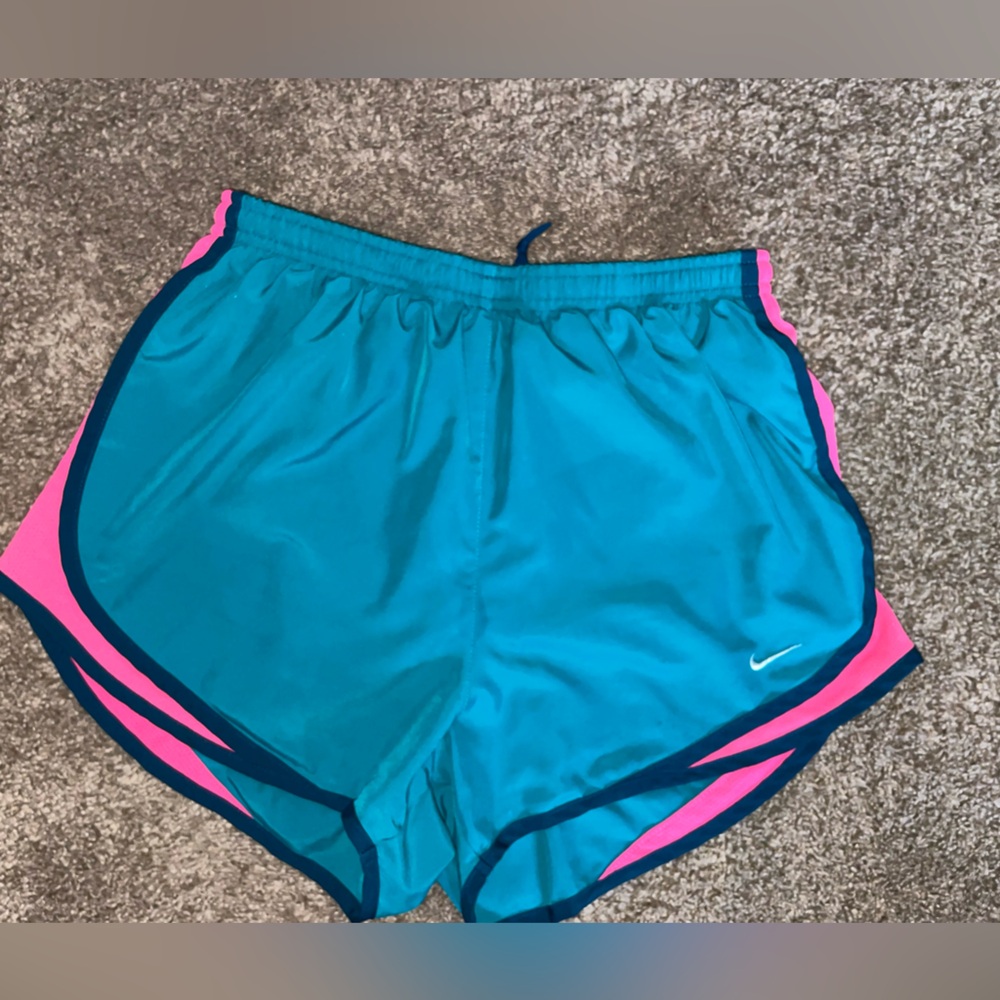 Medium Women’s NIKE shorts